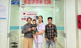 Bé trai đuối nước hồi sinh nhờ 10 phút sơ cứu thần tốc của nữ điều dưỡng