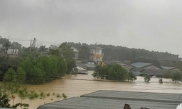 Hơn 170 hộ d&#226;n Phong Điền, Huế ch&#236;m trong nước lũ