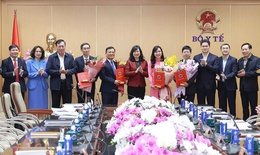 Bộ trưởng Bộ Y tế trao quyết định điều động, bổ nhiệm, bổ nhiệm lại l&#227;nh đạo nhiều đơn vị