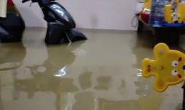 Nước lũ d&#226;ng tr&#224;n v&#224;o nh&#224;, nhiều người d&#226;n Kh&#225;nh H&#242;a trắng đ&#234;m kh&#244;ng ngủ