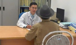 B&#225;c sĩ trẻ Đo&#224;n Kim Thạch: ‘H&#224;nh tr&#236;nh sẻ chia’ thầm lặng nơi v&#249;ng cao chống HIV/AIDS