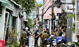 Khống chế g&#227; đ&#224;n &#244;ng cầm dao tấn c&#244;ng h&#224;ng x&#243;m, rồi cố thủ trong nh&#224; ở TPHCM