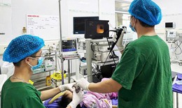 Nhiều trẻ bị tổn thương đường thở do h&#243;c dị vật