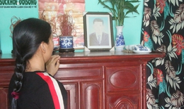 Cay đắng cuộc đời người đ&#224;n b&#224; c&#243; cả chồng, con nhiễm HIV v&#224; niềm tin cuối c&#249;ng