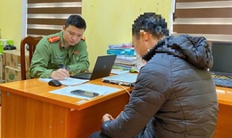 B&#236;nh luận x&#250;c phạm c&#244;ng an tr&#234;n Facebook, người đ&#224;n &#244;ng bị phạt 5 triệu đồng