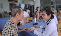 R&#224; so&#225;t lập danh s&#225;ch người cao tuổi nhận hỗ trợ 100% mức đ&#243;ng Bảo hiểm y tế