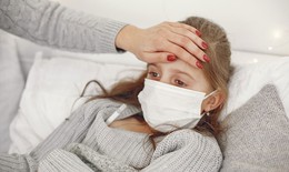 Vi&#234;m phổi ở trẻ em:&#160;dấu hiệu cần nhập viện ngay