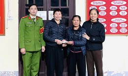 Nhặt được số tiền lớn, người phụ nữ tìm người trả lại