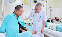 Y bác sĩ túc trực điều trị tốt nhất cho người dân bị ảnh hưởng mưa lũ