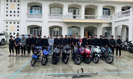 Hơn 20 thanh thiếu ni&#234;n mang hung kh&#237; n&#225;o loạn Đ&#224; Nẵng l&#250;c nửa đ&#234;m, 6 người bị tạm giam