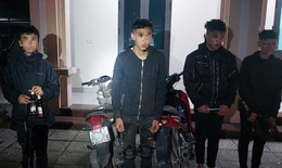 Mang dao m&#232;o ‘diễu phố’ trong đ&#234;m, nh&#243;m thiếu ni&#234;n bị xử l&#253;