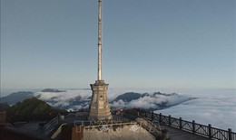 Băng gi&#225; phủ trắng đỉnh Fansipan