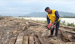 Th&#244;ng tuyến đường sắt Bắc - Nam sau ảnh hưởng mưa lũ tại Nam Trung Bộ