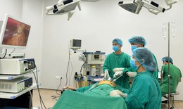 Người phụ nữ 66 tuổi thủng đại tr&#224;ng v&#236; ngậm tăm khi ngủ