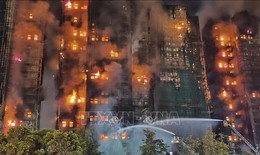 Vụ ch&#225;y chung cư ở Hong Kong: Lực lượng chức năng chạy đua cứu nạn