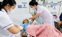 Bộ Y tế: Không để gián đoạn cấp cứu, điều trị cho người dân vùng ảnh hưởng bão số 15