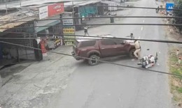 S&#225;ng 28/11: X&#225;c minh danh t&#237;nh &#39;qu&#225;i xế&#39; l&#225;i xe b&#225;n tải h&#250;c ng&#227; xe đặc chủng của CSGT rồi bỏ trốn