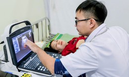 Thầy thuốc trẻ giúp người dân vùng lũ phục hồi sức khỏe sau thiên tai