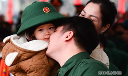 Khoảnh khắc chia tay xúc động của các tân binh lên đường nhập ngũ
