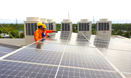 Hỗ trợ tối đa 2 triệu đồng cho hộ gia đ&#236;nh lắp điện mặt trời m&#225;i nh&#224;