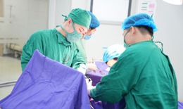 Một phụ nữ hiếm muộn mang trong m&#236;nh 11 khối u xơ ph&#225;t triển phức tạp