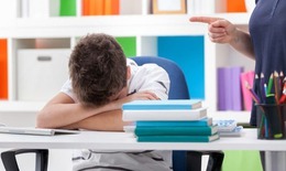 Từ 15/12, cha mẹ cưỡng ép con học quá sức bị phạt 10 triệu đồng