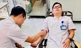 Cán bộ y tế hiến máu cứu người phụ nữ vỡ thai ngoài tử cung trong mưa lũ