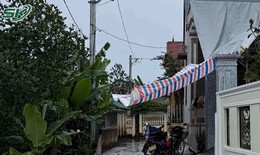 Nam sinh bị bạn đ&#225;nh nguy kịch t&#237;nh mạng, bố kh&#243;c nghẹn mong chờ ph&#233;p m&#224;u đến với con