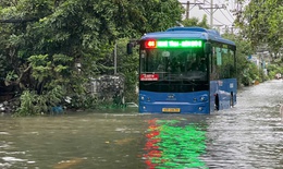Triều cường ở TPHCM đạt đỉnh, nhiều khu vực &#39;th&#224;nh s&#244;ng&#39;