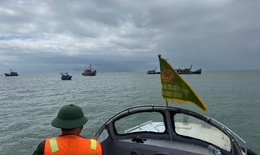 Du kh&#225;ch bị cuốn tr&#244;i khi tắm biển ở L&#226;m Đồng