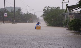 B&#227;o số 15 suy yếu th&#224;nh &#225;p thấp nhiệt đới, miền Trung hứng đợt mưa lớn