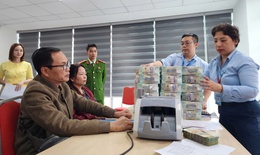 Người d&#226;n ở &#39;đất v&#224;ng&#39; ven hồ Ho&#224;n Kiếm nhận tiền đền b&#249; đất l&#224;m quảng trường ph&#237;a Đ&#244;ng