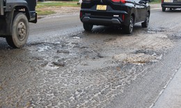 Cận cảnh Quốc lộ 14B xuống cấp nghi&#234;m trọng giữa l&#250;c dự &#225;n chậm tiến độ