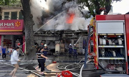 Cháy kèm tiếng nổ trên phố Lò Đúc, một phụ nữ bị thương