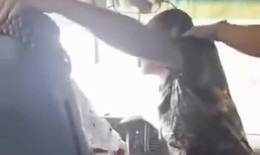 Triệu tập người đ&#224;n &#244;ng đ&#225;nh t&#224;i xế xe bu&#253;t