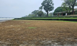 Hiện trạng sân khấu ngoài trời kết hợp đường dạo ven sông ở Huế sau lũ