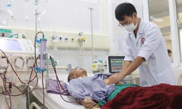 Uống nửa lít rượu mỗi ngày, người đàn ông bị viêm tụy cấp, lọc máu