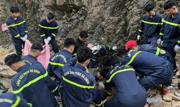 T&#236;m thấy 2 thi thể trong vụ sạt lở nghi&#234;m trọng qua đ&#232;o Thung Nhuối