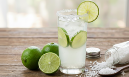 Uống nước chanh muối thế nào cho đúng? Chuyên gia chỉ rõ những sai lầm khiến 'hại nhiều hơn lợi'