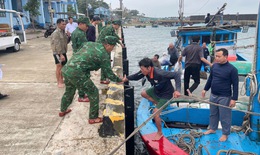 Cứu 6 ngư dân gặp nạn đưa vào đảo tiền tiêu