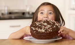 Tác hại của đồ uống có đường đến sức khỏe của trẻ