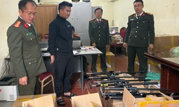 Vạch trần đường dây ngụy trang 'dụng cụ thông bồn cầu' để mua bán vũ khí quân dụng
