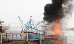 Tàu cá Đà Nẵng cháy và chìm trên biển, 55 thuyền viên gặp nạn