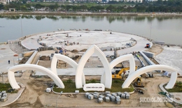 Lộ diện cổng hoa sen 5 cánh tại Công viên Gia Lâm