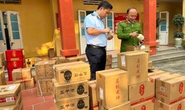 Kiểm tra địa điểm kinh doanh, bất ngờ phát hiện hơn 2000 chai rượu nghi nhập lậu