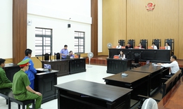 Phóng hỏa, tạt cồn vào người hàng xóm