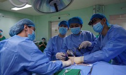 Ca phẫu thuật 'lấy thận ra ngoài sửa chữa rồi ghép lại' là sự kiện khoa học và công nghệ tiêu biểu năm 2025