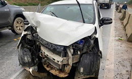 Ô tô chở 4 người gặp tai nạn trên cao tốc La Sơn - Hòa Liên