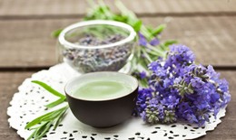 Người mất ngủ nên uống trà gì để cải thiện giấc ngủ?