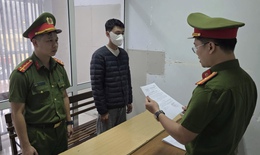 Mang 1.490 bao thuốc lá lậu lên ô tô, nam thanh niên bị khởi tố